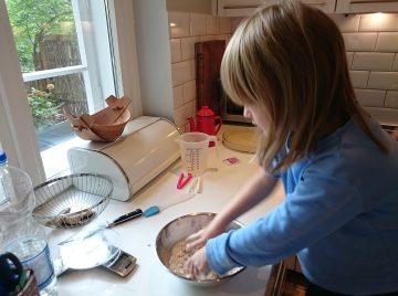 Warum lieben Kinder das Backen mit Mama?