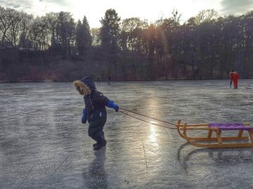 Im Winter mit Kleinkind zu Hause oder: Lagerkoller mit Lego